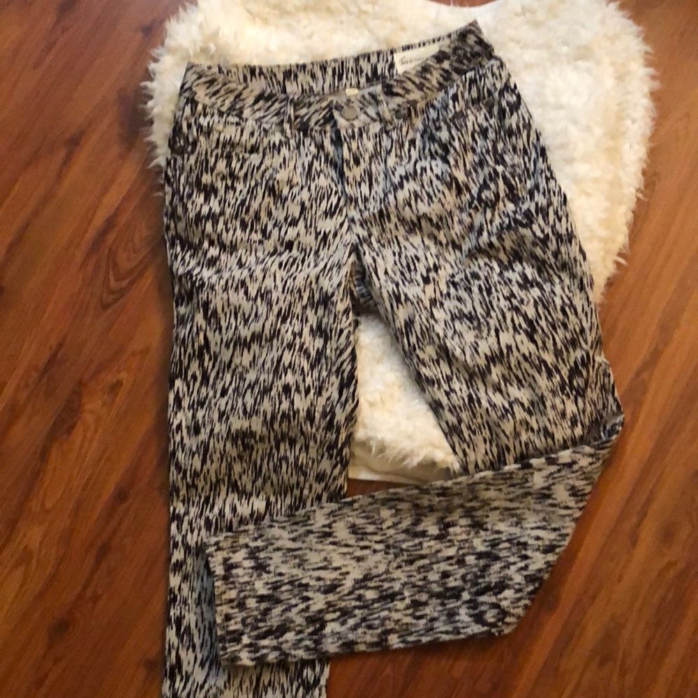 Vince Camuto Gray and black printed jeans. Size 2